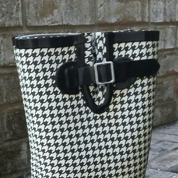 👠 $25 SALE! Nomad Rainboots - Picture 3 of 7